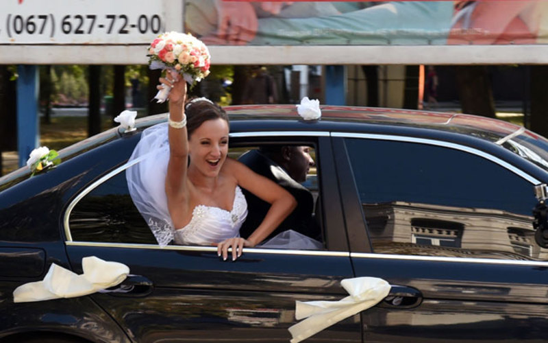 فيديو عروس تركية تضع نفسها في موقف مضحك للغاية في ليلة زفافها